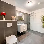 Gina - Modern Luminous Balcony - By Tgb Apartment *