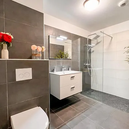 Gina - Modern Luminous Balcony - By Tgb *