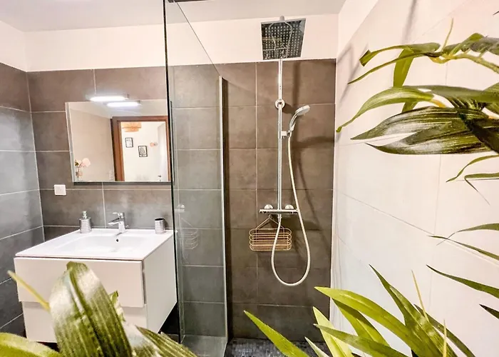 Gina - Modern Luminous Balcony - By Tgb