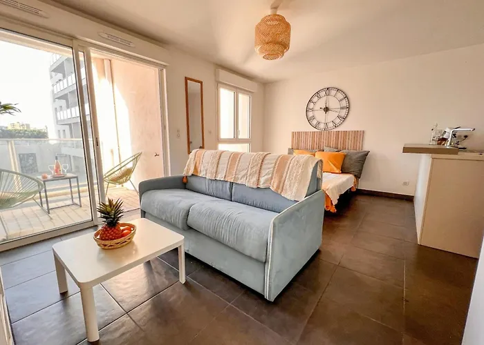 Gina - Modern Luminous Balcony - By Tgb Appartement